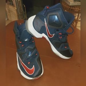 LeBron 13 "USA" Sz 10